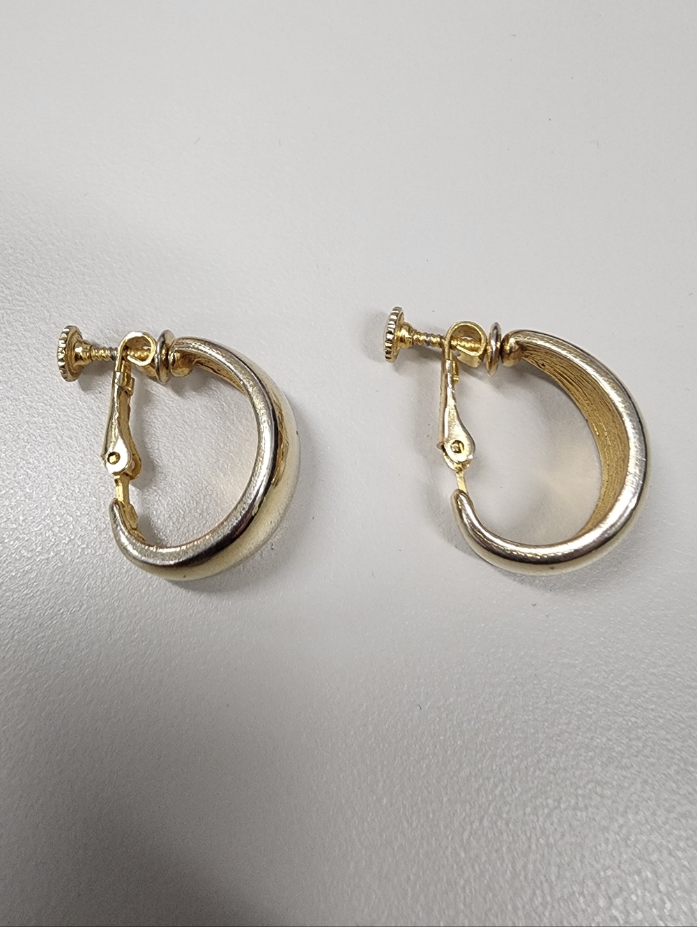Goldette Vintage Chunky Dome Hoop Earrings Adjustable Screw-Back Clip-On